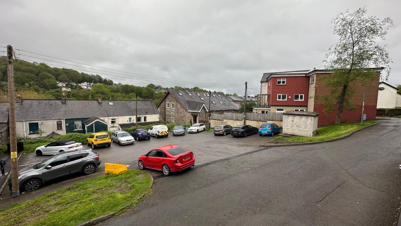 Stylish & Cosy - Flat 6, Osborne Road Daire Pontypool Dış mekan fotoğraf